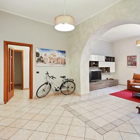 Central Balcony Apartment Катания Экстерьер фото
