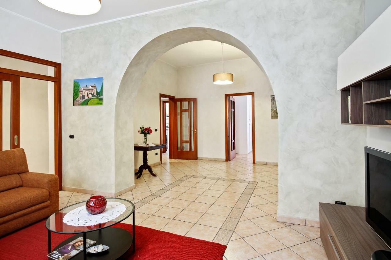 Central Balcony Apartment Катания Экстерьер фото