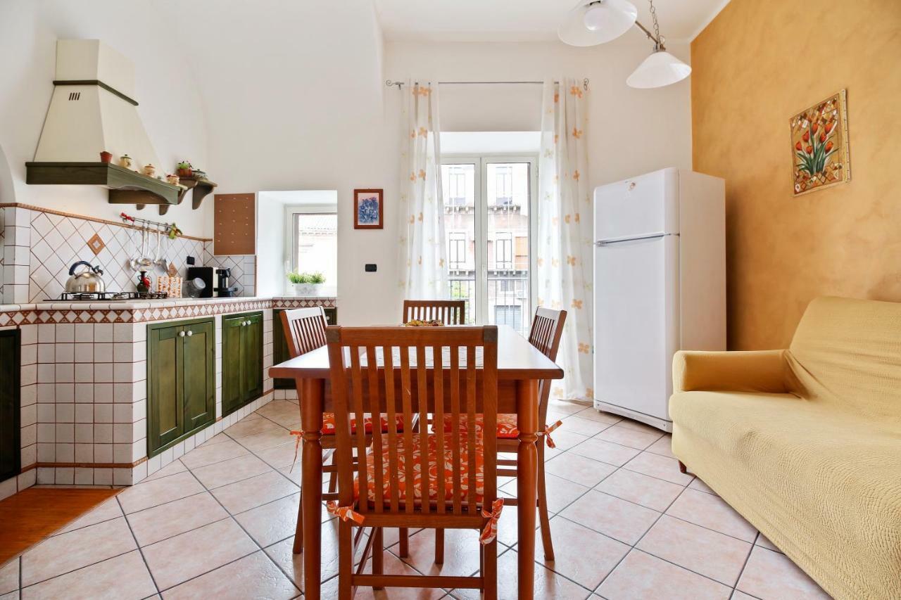 Central Balcony Apartment Катания Экстерьер фото
