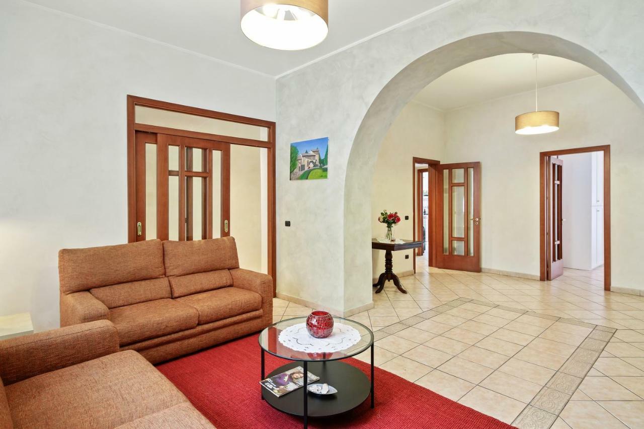Central Balcony Apartment Катания Экстерьер фото