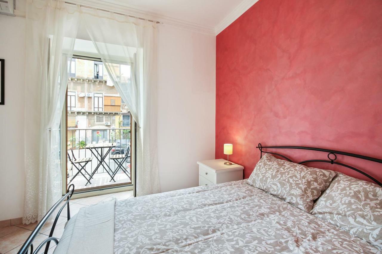 Central Balcony Apartment Катания Экстерьер фото
