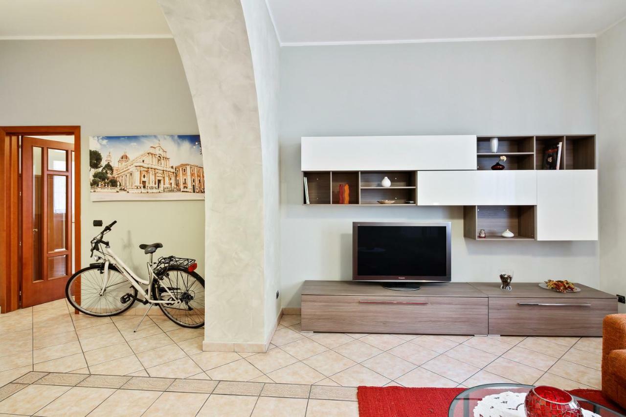Central Balcony Apartment Катания Экстерьер фото