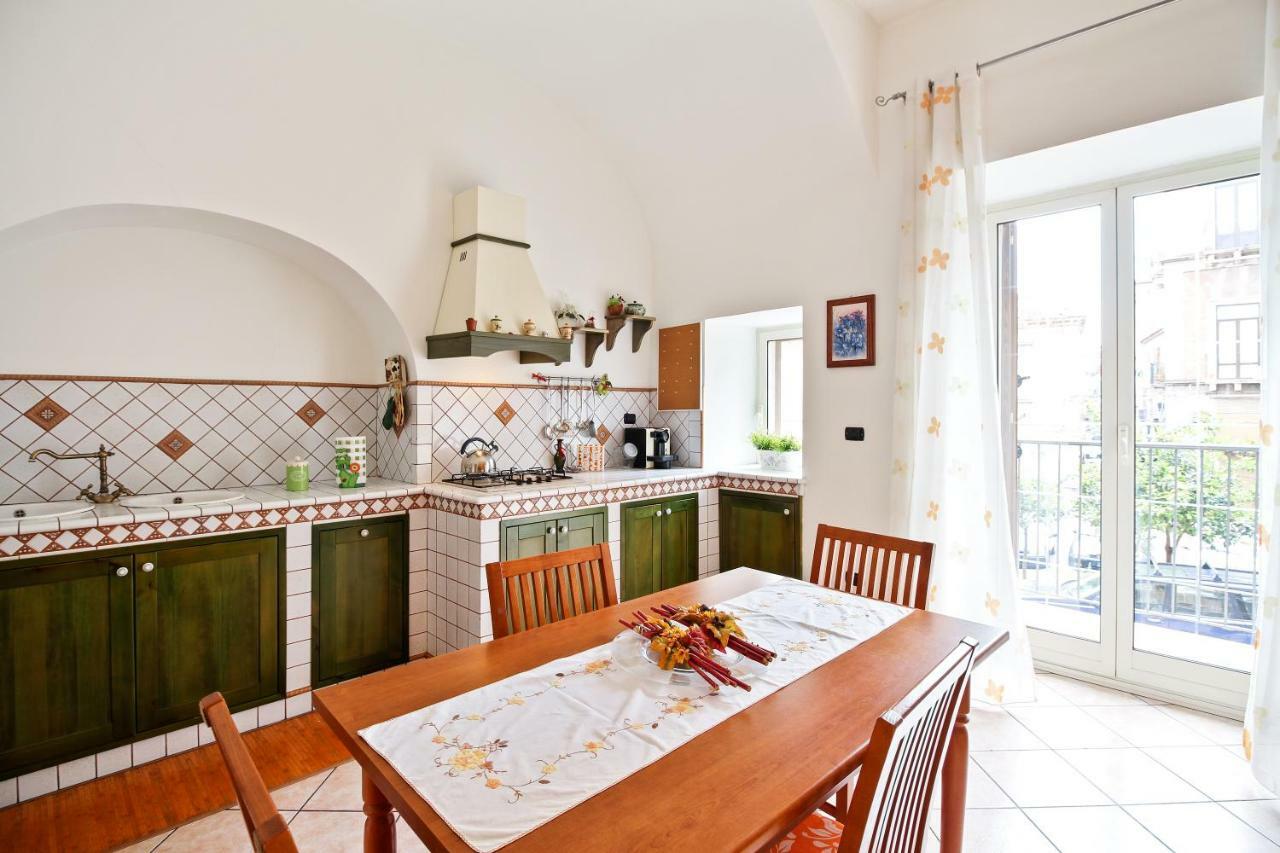 Central Balcony Apartment Катания Экстерьер фото